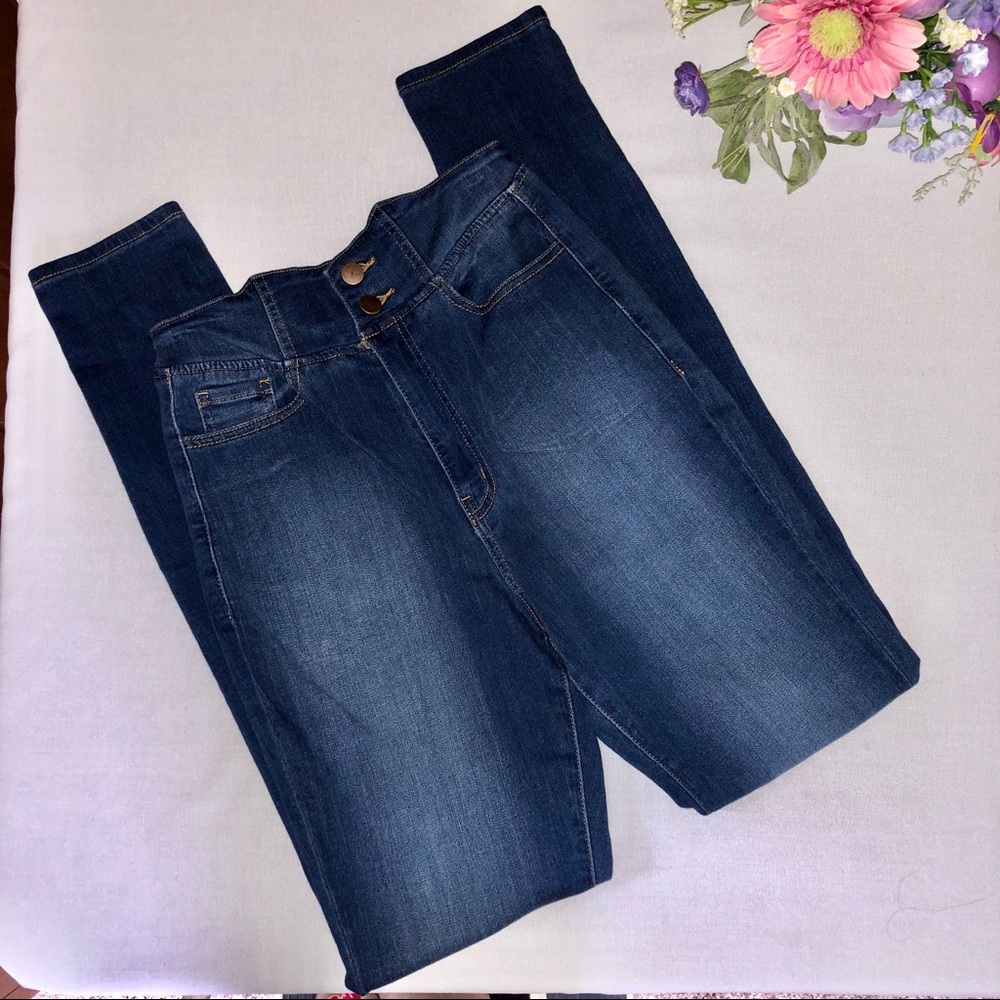 Fashion Nova High Rise Waisted Jeans. Blue. Size 7.